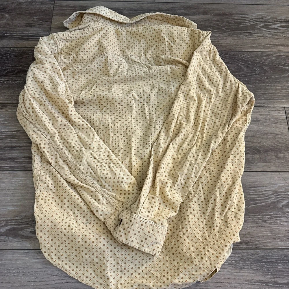 Cutest Button Up! - Picture 3 of 4